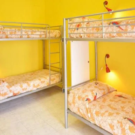 Gianni House Backpackers * Giardini Naxos